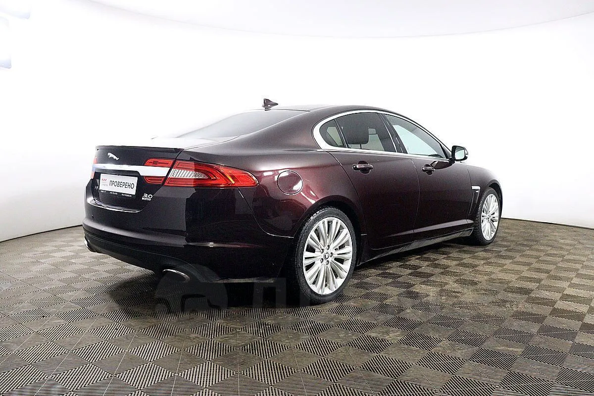 Jaguar XF Image 5